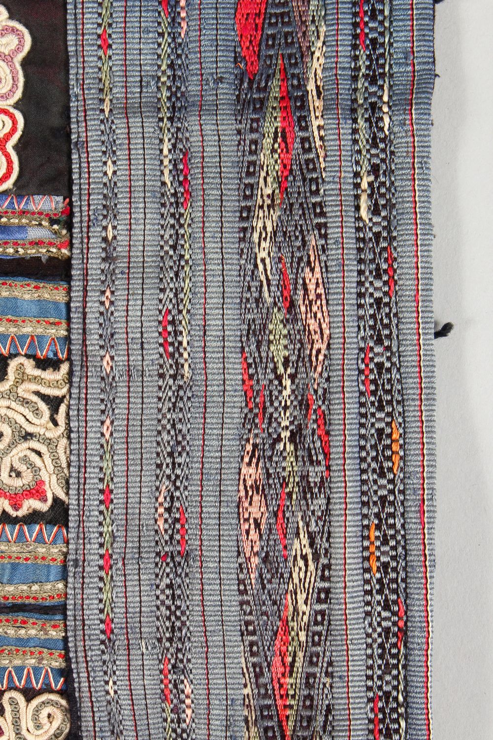 A GOOD 19TH / 20TH CENTURY CHINESE EMBROIDERED SILK BABY CARRY, the textile embroidered with various - Image 3 of 5
