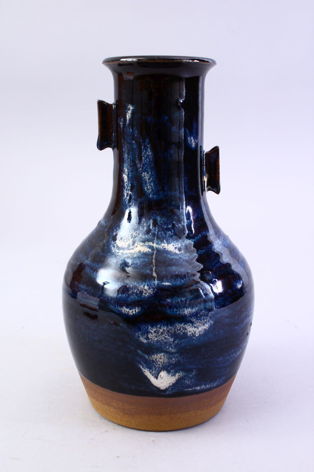 A GOOD JAPANESE 20TH CENTURY STUDIO POTTERY VASE BY KANZAN SHINKAI, KYOTO, the vase with a blue & - Image 2 of 10