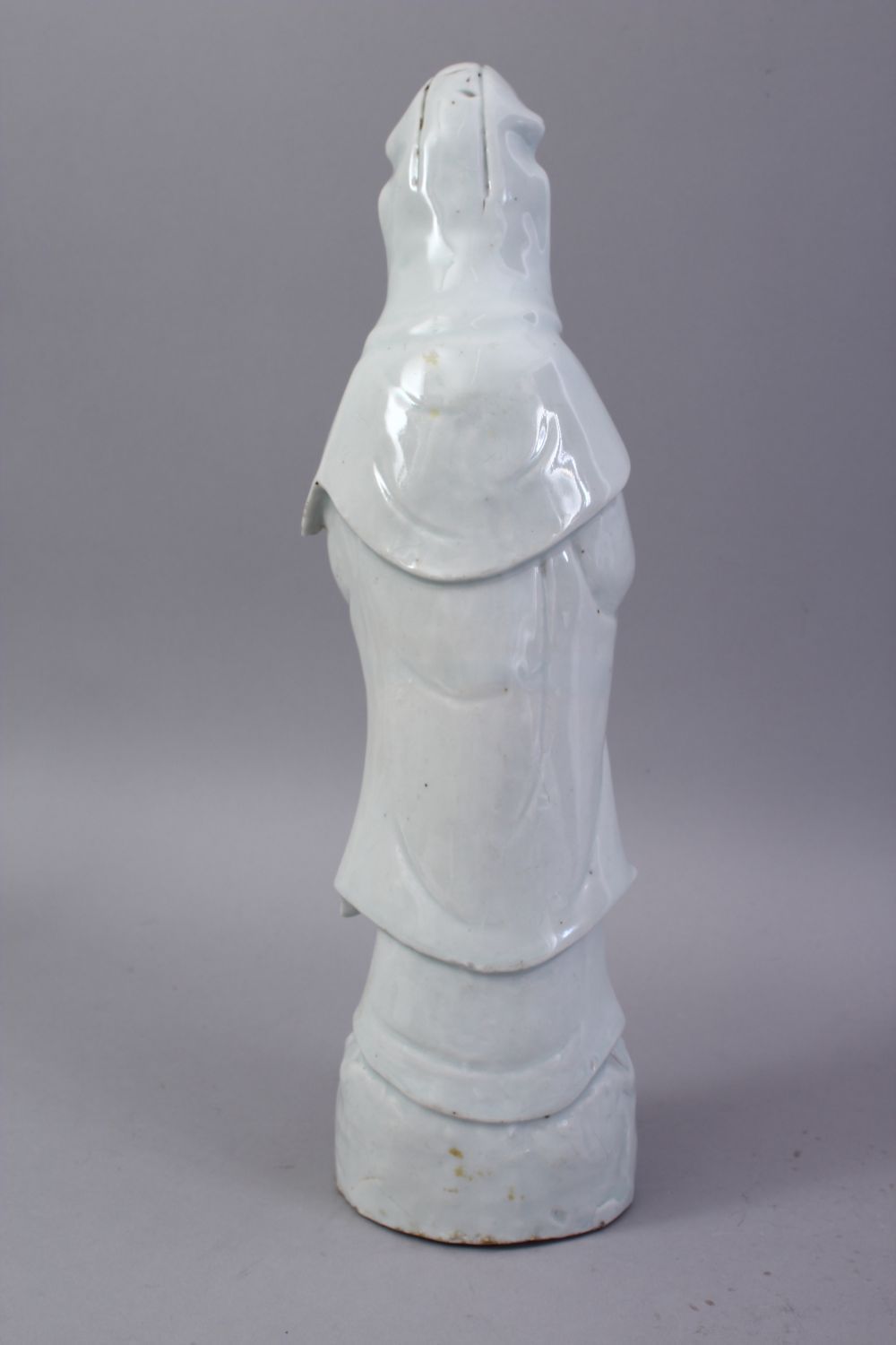 A GOOD 19TH CENTURY CHINESE BLANC DE CHINE PORCELAIN FIGURE OF GUANYIN, 35cm high. - Image 4 of 6