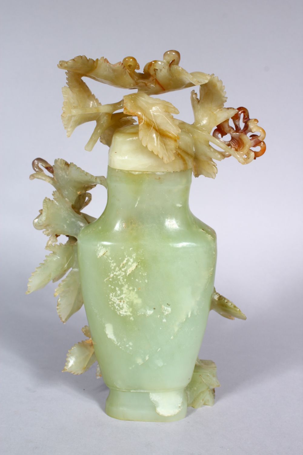 A GOOD 19TH CENTURY CHINESE CARVED JADE VASE AND COVER, the vase with carved detailed flora and - Image 3 of 9