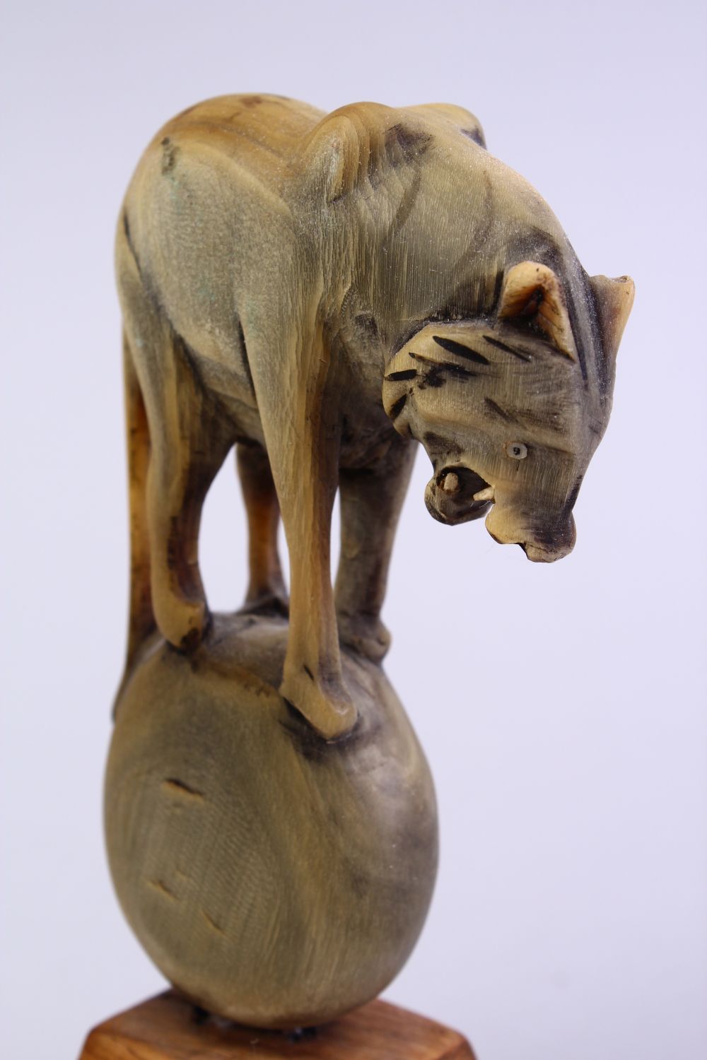 A PAIR OF CARVED HORN WOLF FIGURES, stood on balls mounted to wooden bases, 15.5cm. - Image 3 of 6