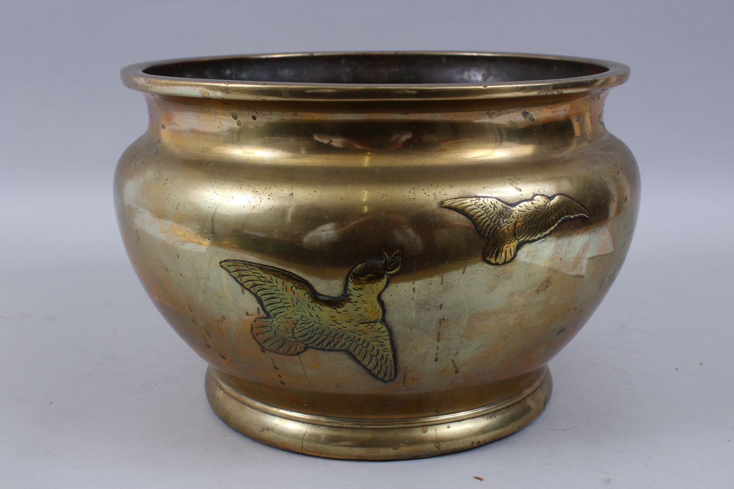 A LARGE JAPANESE MEIJI PERIOD BRONZE GEESE JARDINIERE, the body of the jardiniere with carved - Image 3 of 8