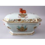 A GOOD 18TH / 19TH CENTURY CHINESE ARMORIAL PORCELAIN TUREEN & COVER, decorated with gilded floral