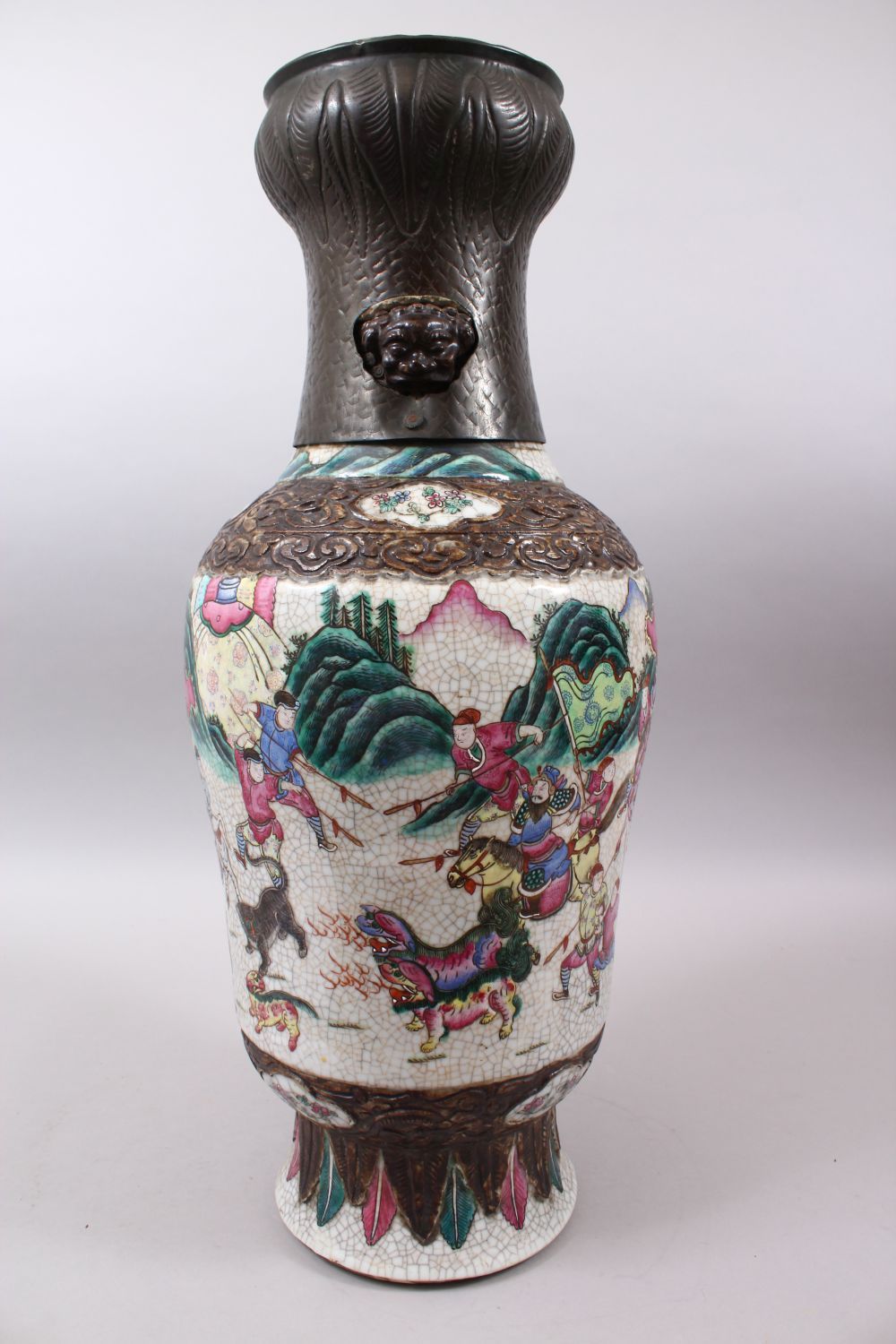 A 19TH CENTURY CHINESE FAMILLE ROSE CRACKLE GLAZED PORCELAIN VASE, painted with a battle scene, - Image 4 of 8