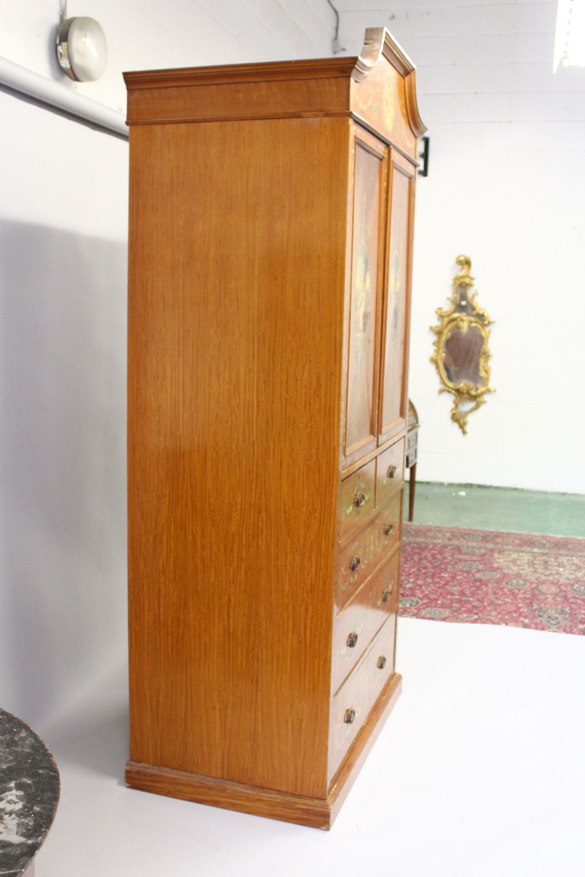 A VERY GOOD EDWARDIAN SHERATON REVIVAL SATINWOOD AND PAINTED WARDROBE, with a shaped cornice, pair - Image 7 of 9