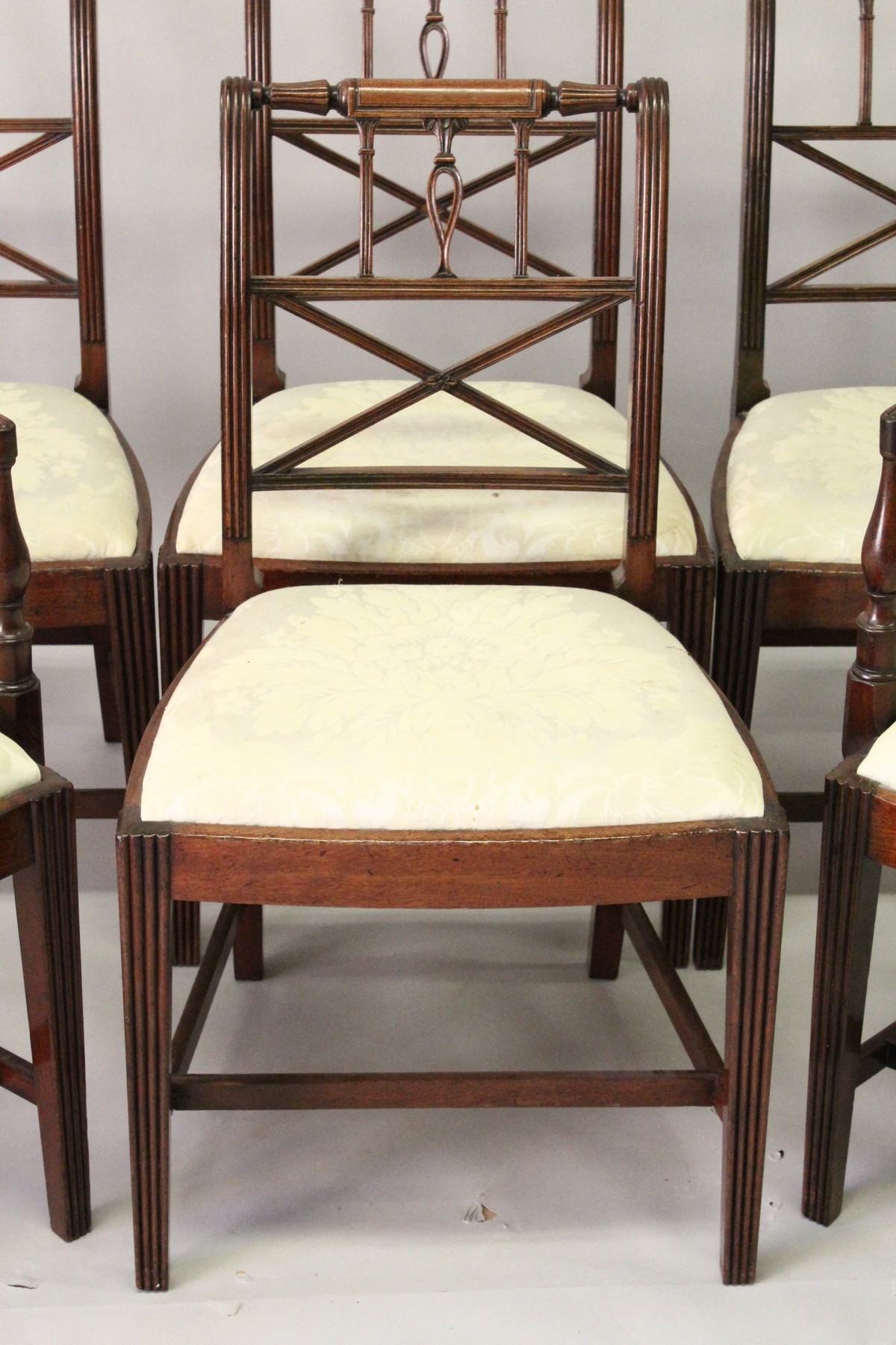 A SET OF SIX EARLY 20TH CENTURY MAHOGANY DINING CHAIRS, two with arms, all with turned and carved - Image 3 of 6