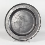 A LARGE EARLY PEWTER CIRCULAR CHARGER. 17.5ins diameter.