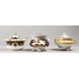 THREE 19TH CENTURY ENGLISH PORCELAIN SUCRIERS AND COVERS.