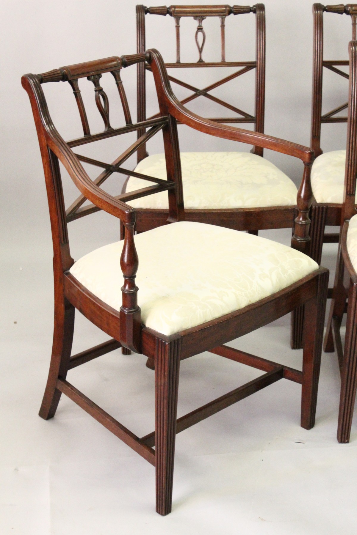 A SET OF SIX EARLY 20TH CENTURY MAHOGANY DINING CHAIRS, two with arms, all with turned and carved - Image 2 of 6