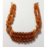 A TWO-COLOUR AMBER NECKLACE.