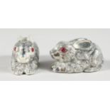 A PAIR OF .925 SILVER RABBIT SALT AND PEPPER.