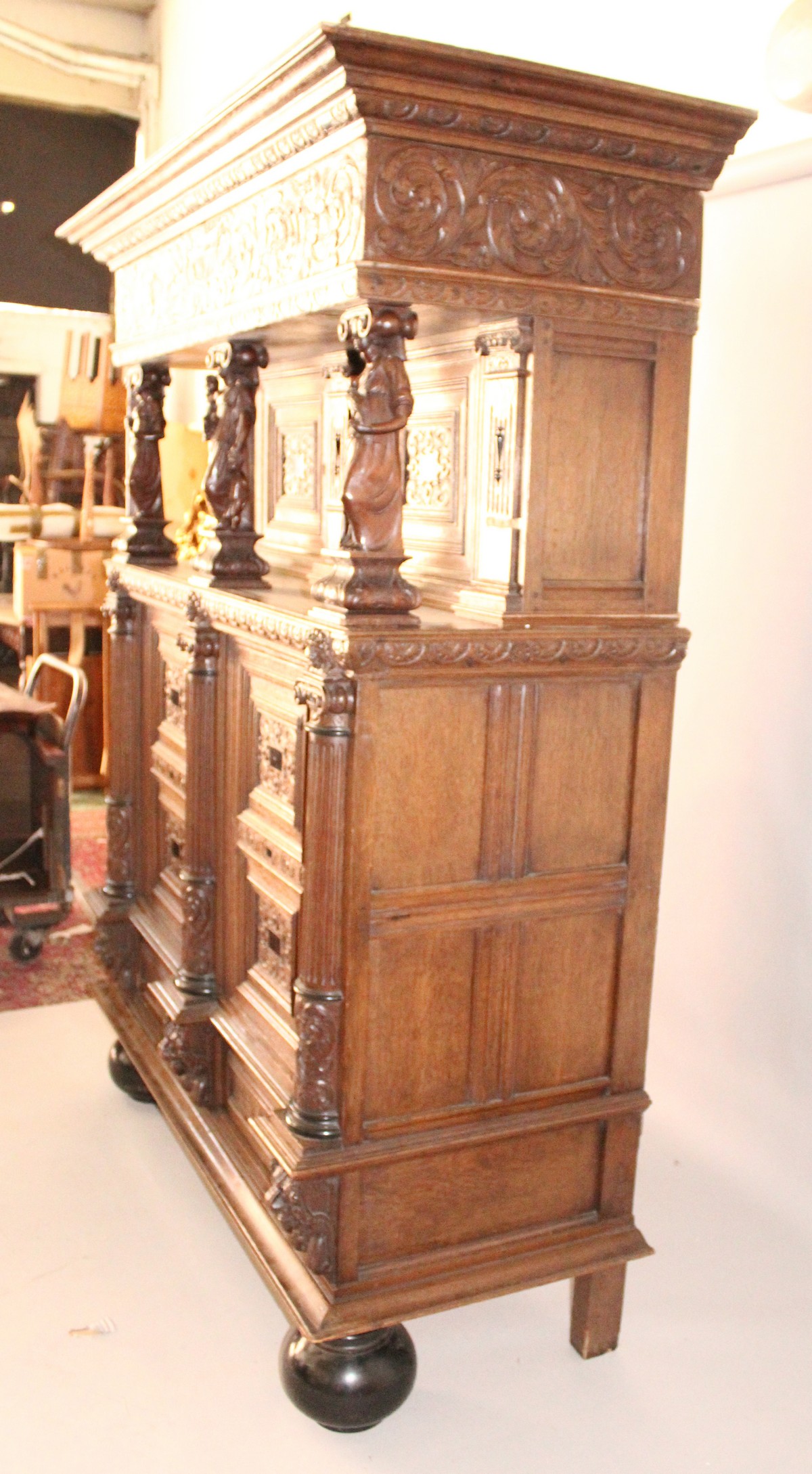 A GOOD 17TH CENTURY FLEMISH OAK CUPBOARD, with carved cornice and frieze, carved with a vase and - Image 5 of 16