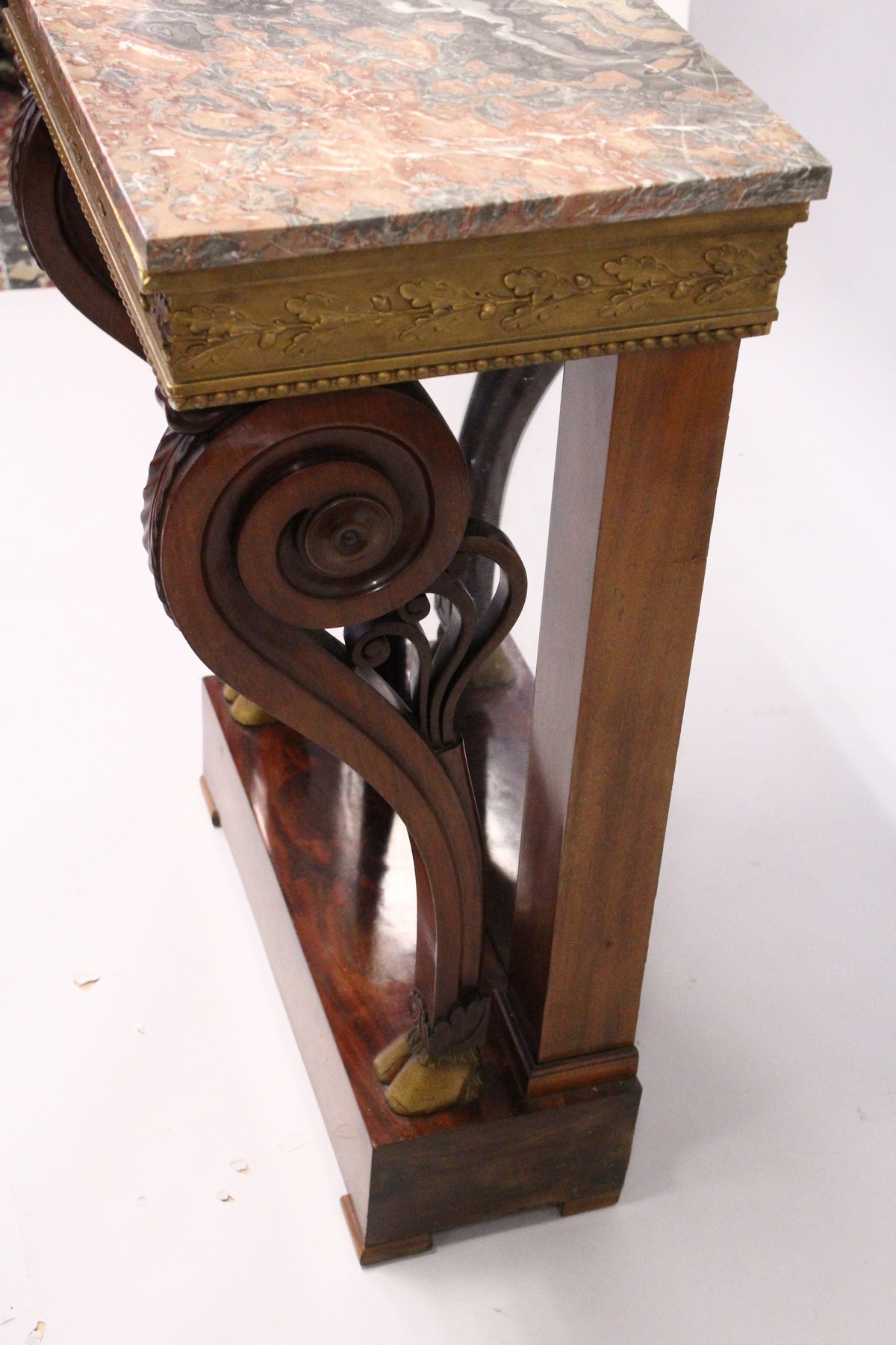 A REGENCY MAHOGANY SMALL PIER/CONSOLE TABLE, with a marble top over an ornate gilded frieze, on a - Image 4 of 6