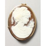 A GOOD GOLD OVAL CAMEO BROOCH.