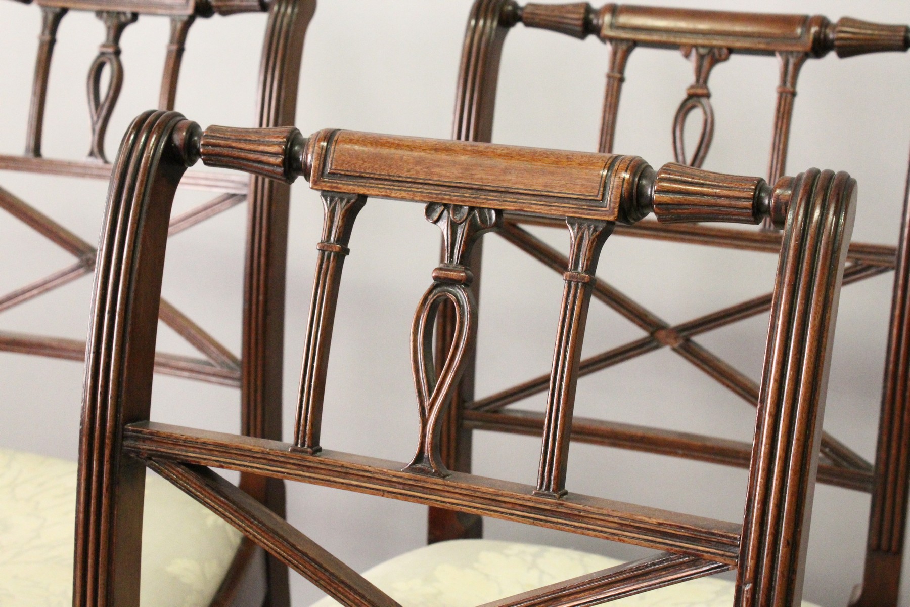 A SET OF SIX EARLY 20TH CENTURY MAHOGANY DINING CHAIRS, two with arms, all with turned and carved - Image 6 of 6