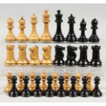 A STAUNTON PATTERN WOOD CHESS SET. Kings 9cm tall.