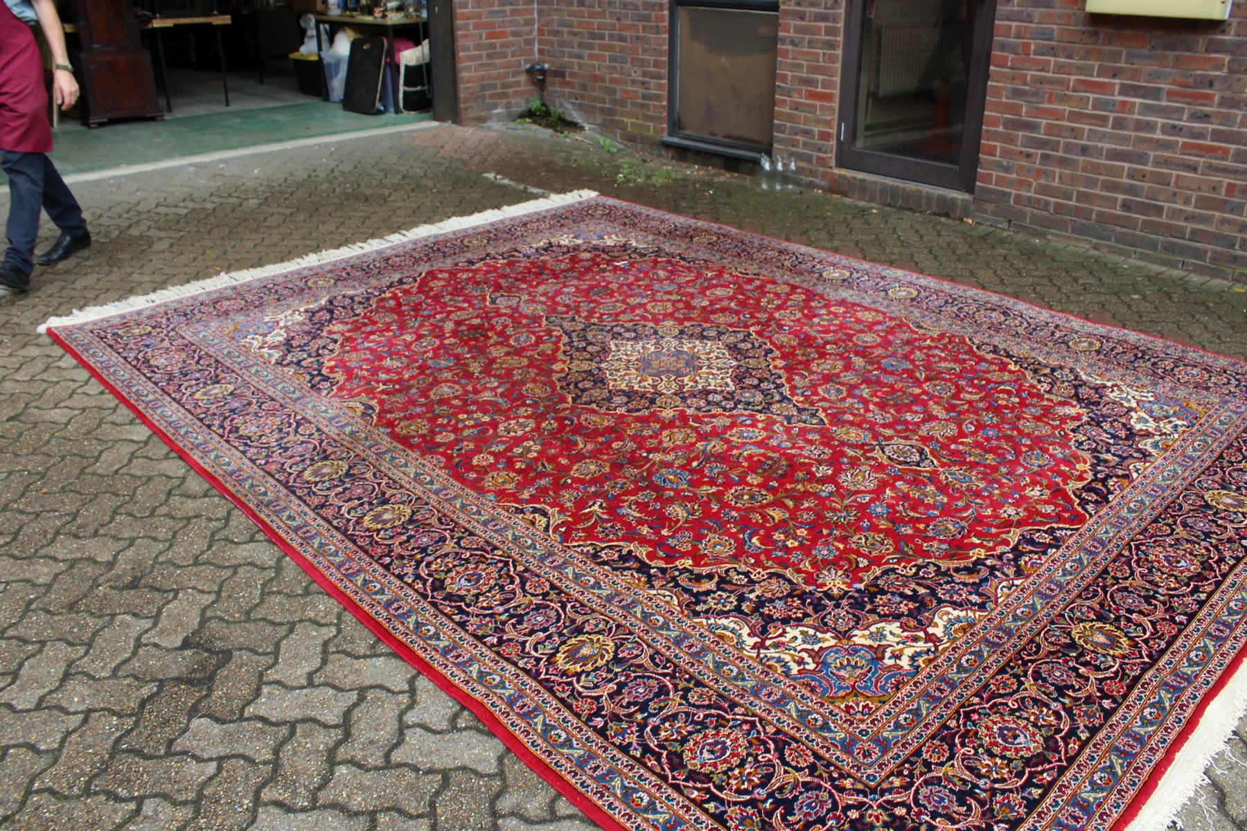 A GOOD LARGE KASHAN CARPET, 20TH CENTURY, claret ground with allover floral decoration. 13ft 0ins - Image 6 of 11