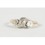 AN 18CT GOLD THREE STONE DIAMOND RING.