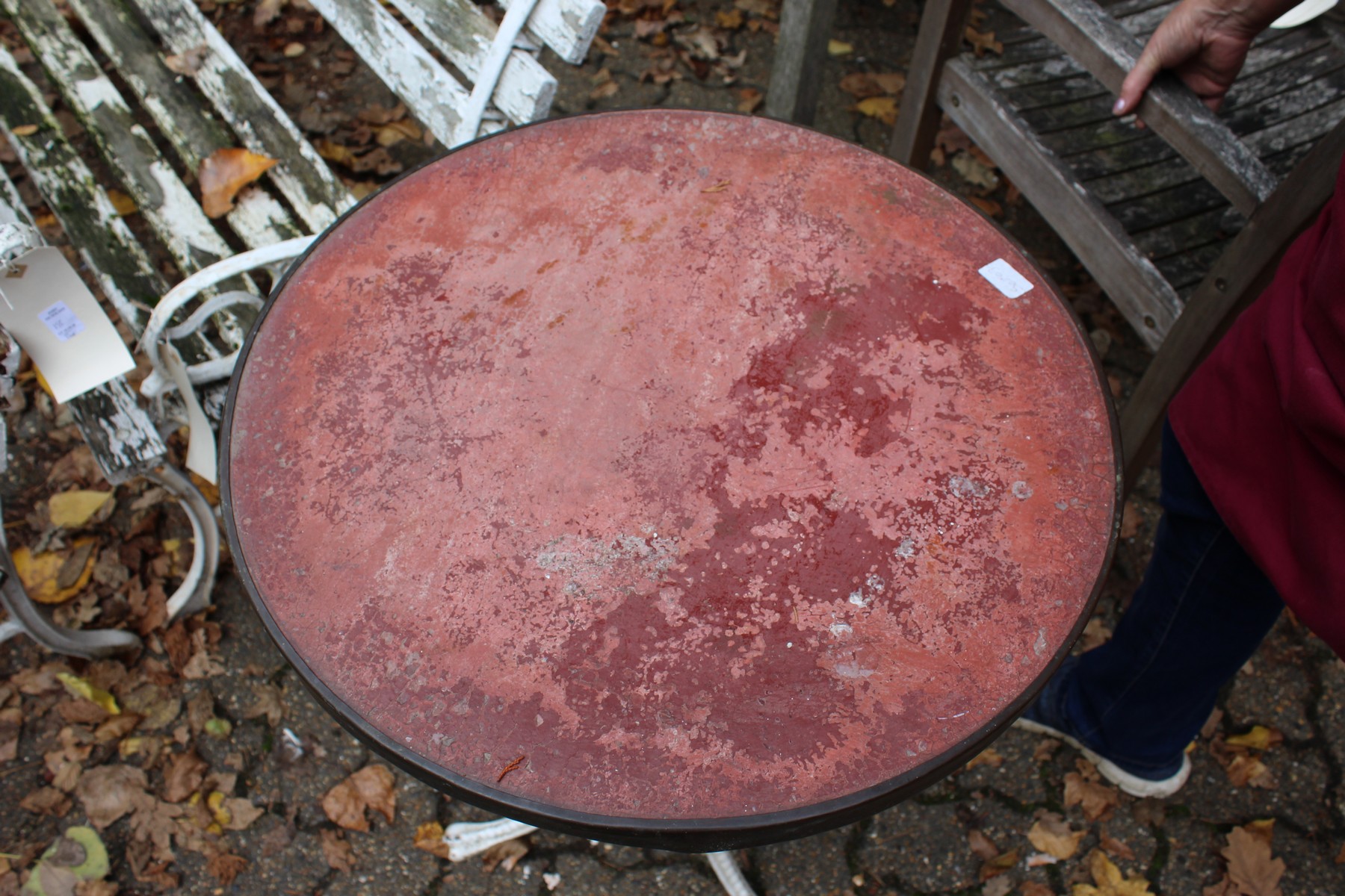 A small cast iron garden table with circular top. - Image 2 of 2