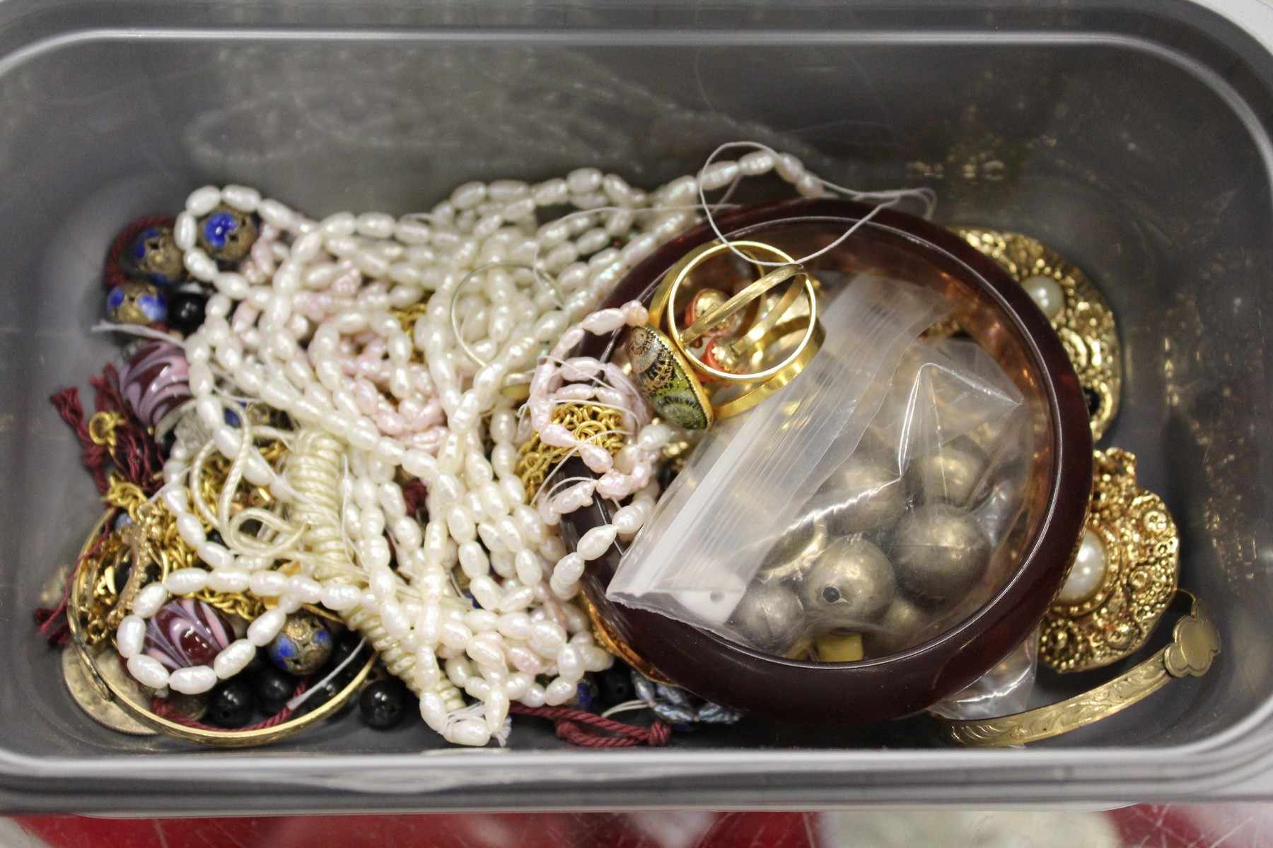 A boxed ring and other jewellery.