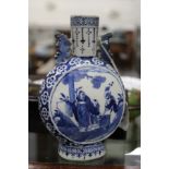 A good small 19th century Chinese blue and white porcelain moon flask. Height 17cm (6.75in)