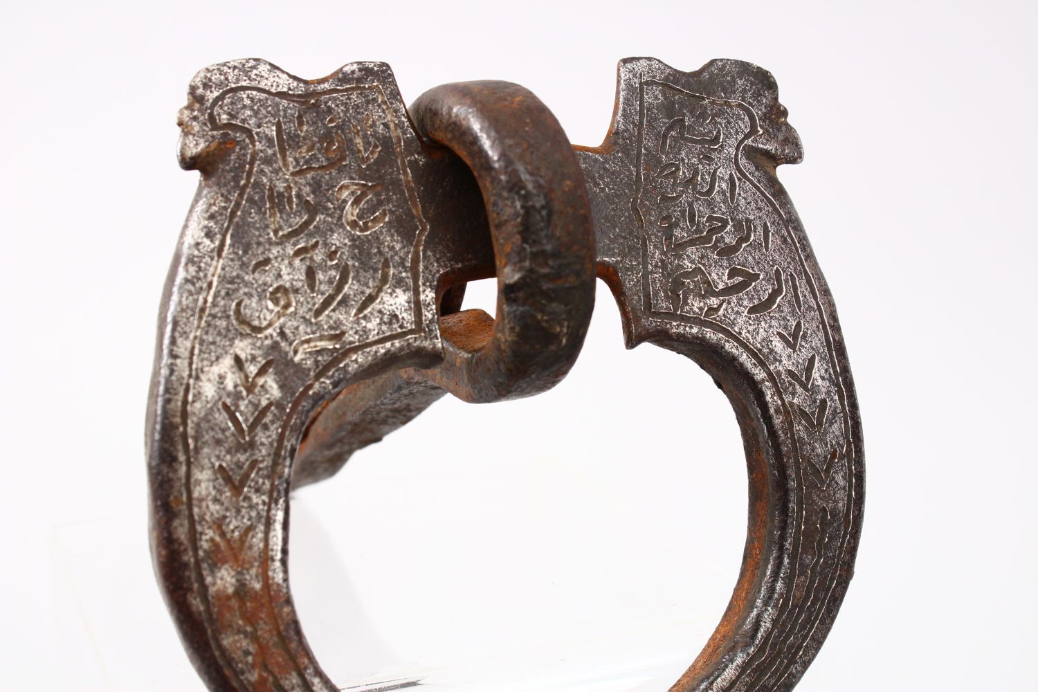 A 17TH / 18TH CENTURY PERSIAN SAFAVID STEEL DOOR KNOCKER, with calligraphy, 24cm - Image 2 of 5