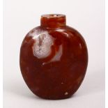 A GOOD 19TH / 20TH CENTURY CHINESE CARVED AGATE SNUFF BOTTLE, 5.5CM.