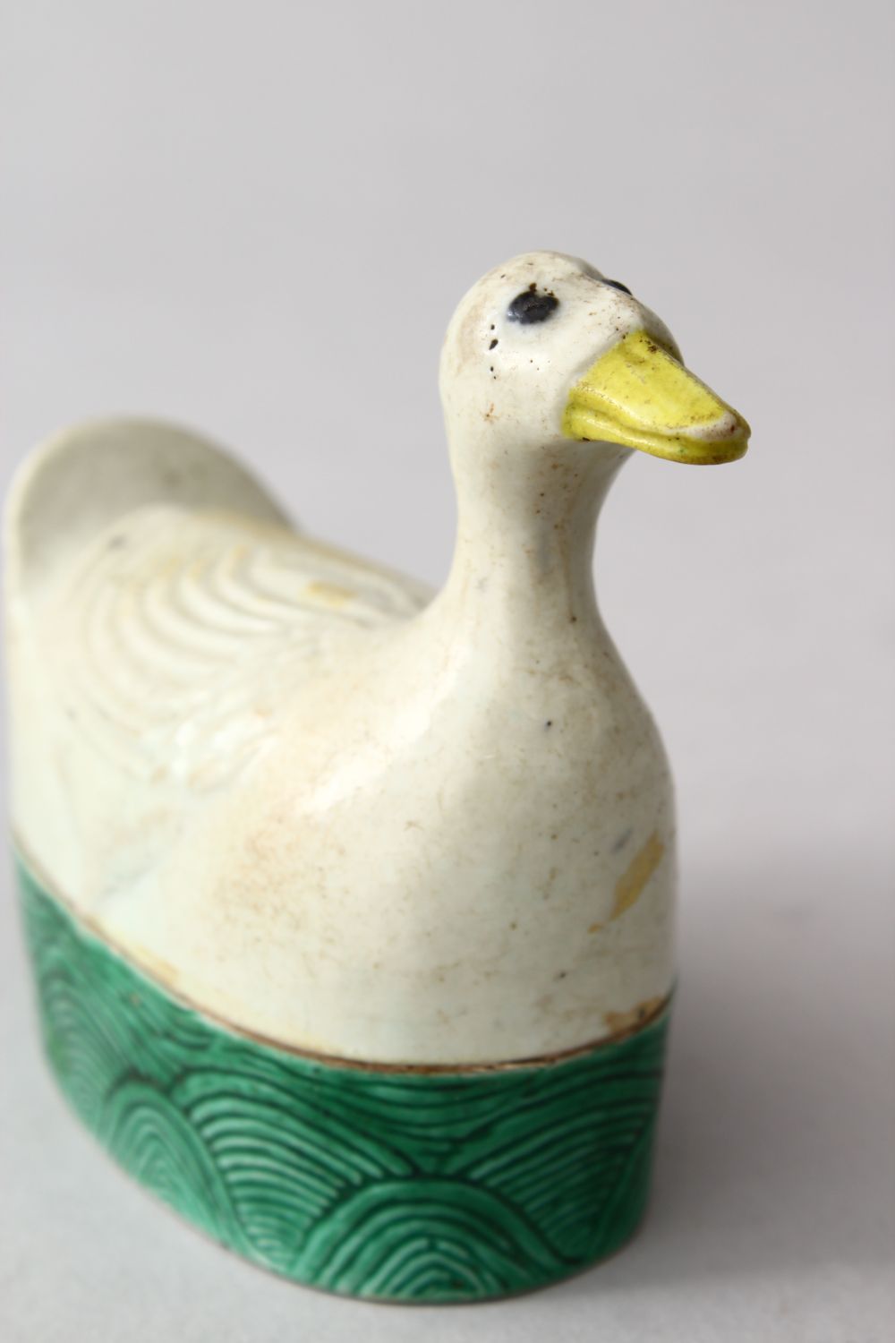 A GOOD 18TH / 19TH CENTURY CHINESE PORCELAIN MODEL OF A DUCK, probably once a box and cover, the - Image 4 of 5