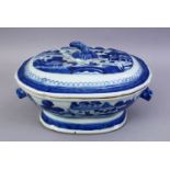 A GOOD 18TH CENTURY CHINESE BLUE & WHITE PORCELAIN TUREEN & COVER, decorated with views of