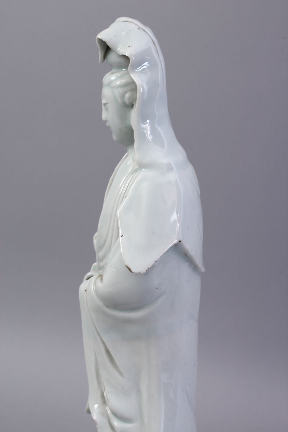 A GOOD 19TH CENTURY CHINESE BLANC DE CHINE PORCELAIN FIGURE OF GUANYIN, 35cm high. - Image 5 of 6