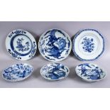 A MIXED LOT OF 18TH / 19TH CENTURY - 6 X CHINESE BLUE & WHITE PORCELAIN PLATES / DISHES, with some