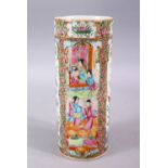 A 19TH / 20TH CENTURY CHINESE FAMILLE ROSE PORCELAIN SLEEVE VASE, decorated in typical canton