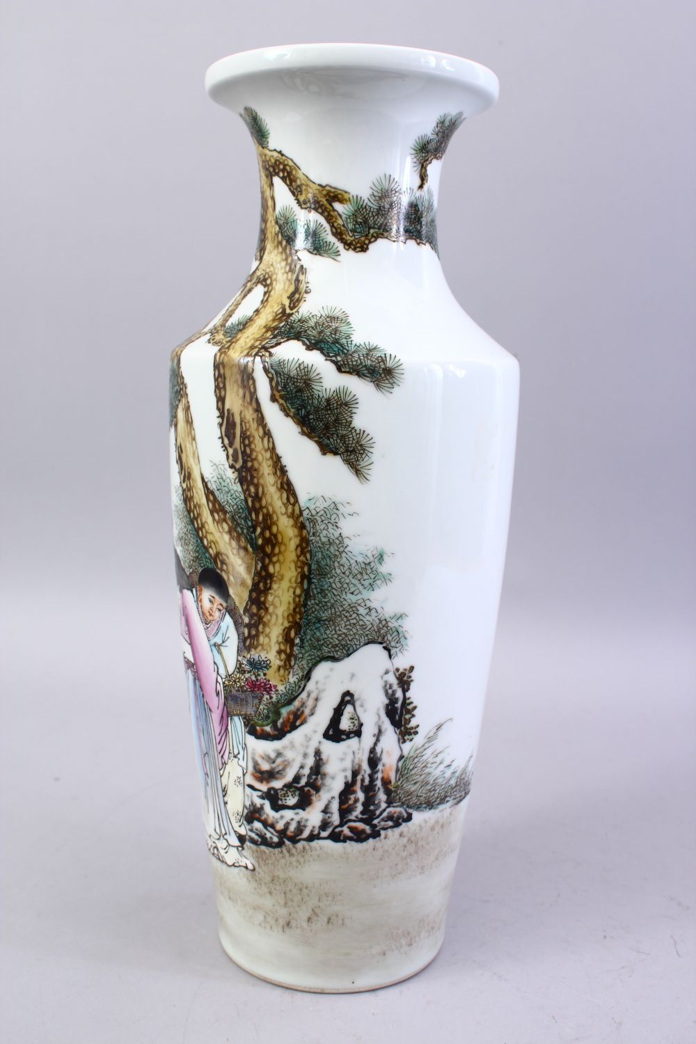 A GOOD CHINESE REPUBLIC STYLE FAMILLE ROSE PORCELAIN VASE, decorated with scenes of figures in - Image 5 of 9