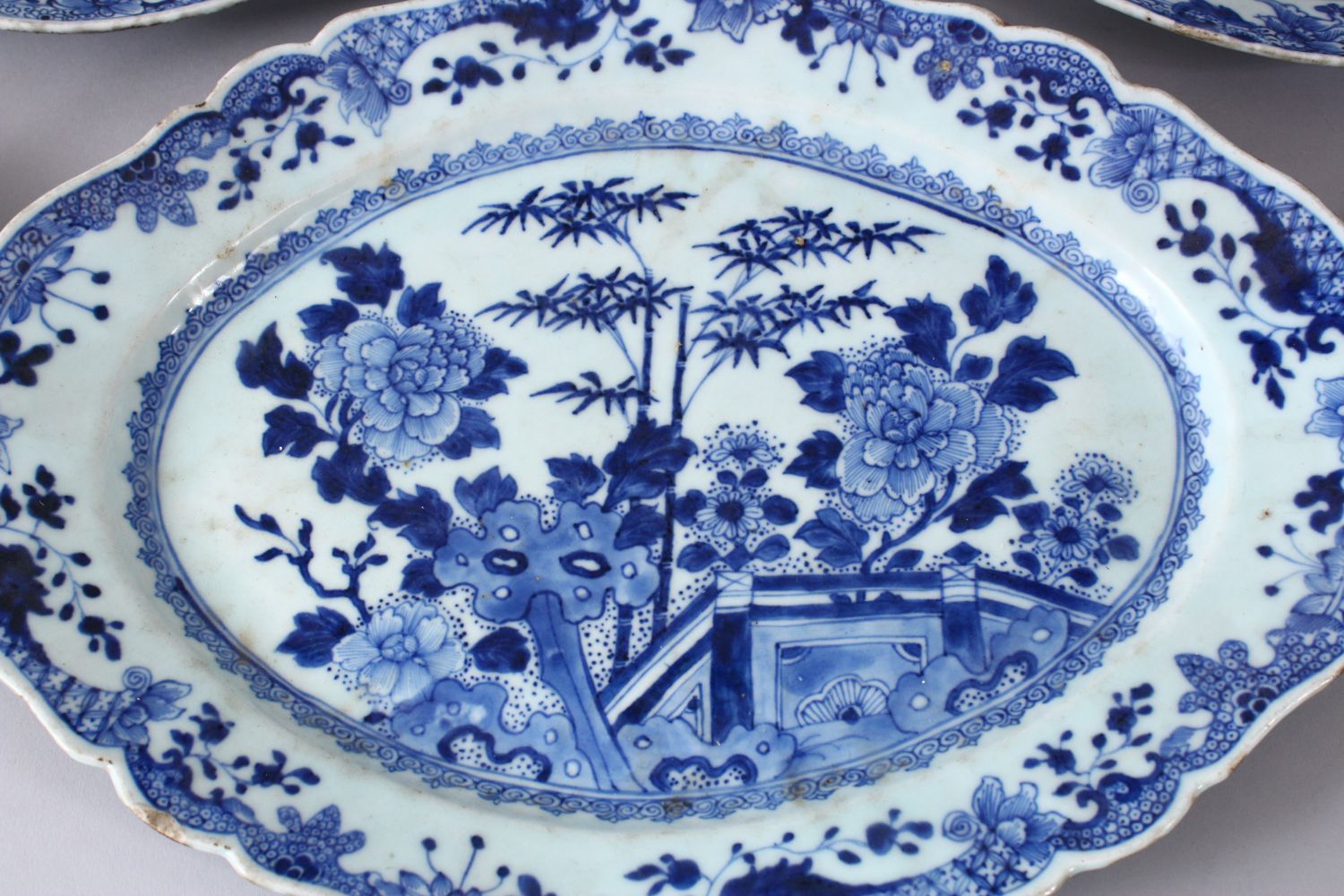 FIVE 18TH CENTURY CHINESE BLUE & WHITE PORCELAIN SERVING DISHES, each with a varying display of - Image 3 of 7