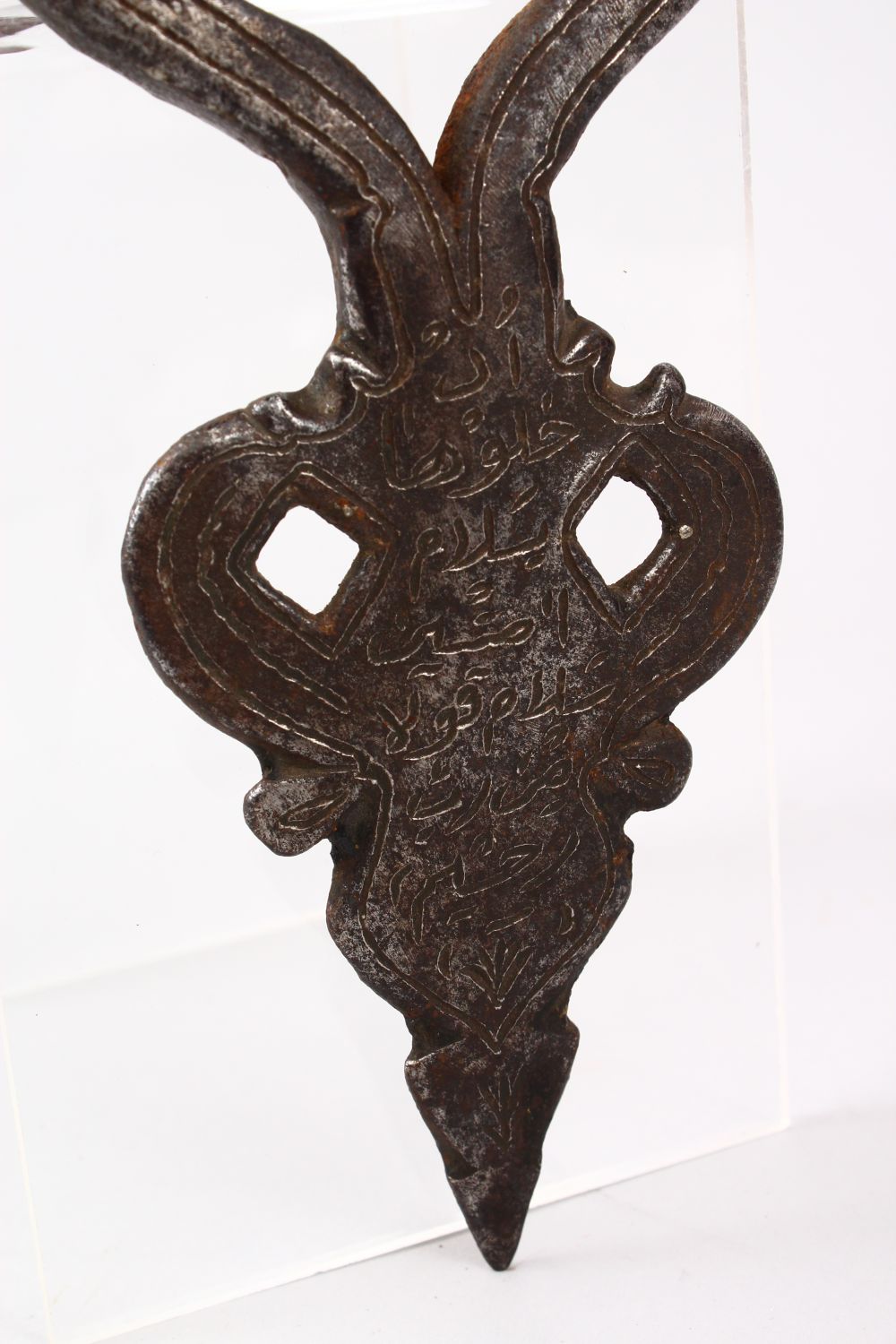 A 17TH / 18TH CENTURY PERSIAN SAFAVID STEEL DOOR KNOCKER, with calligraphy, 24cm - Image 3 of 5