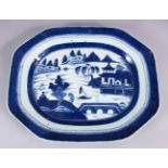 A CHINESE BLUE & WHITE PORCELAIN QIANLONG STYLE SERVING DISH, 39CM