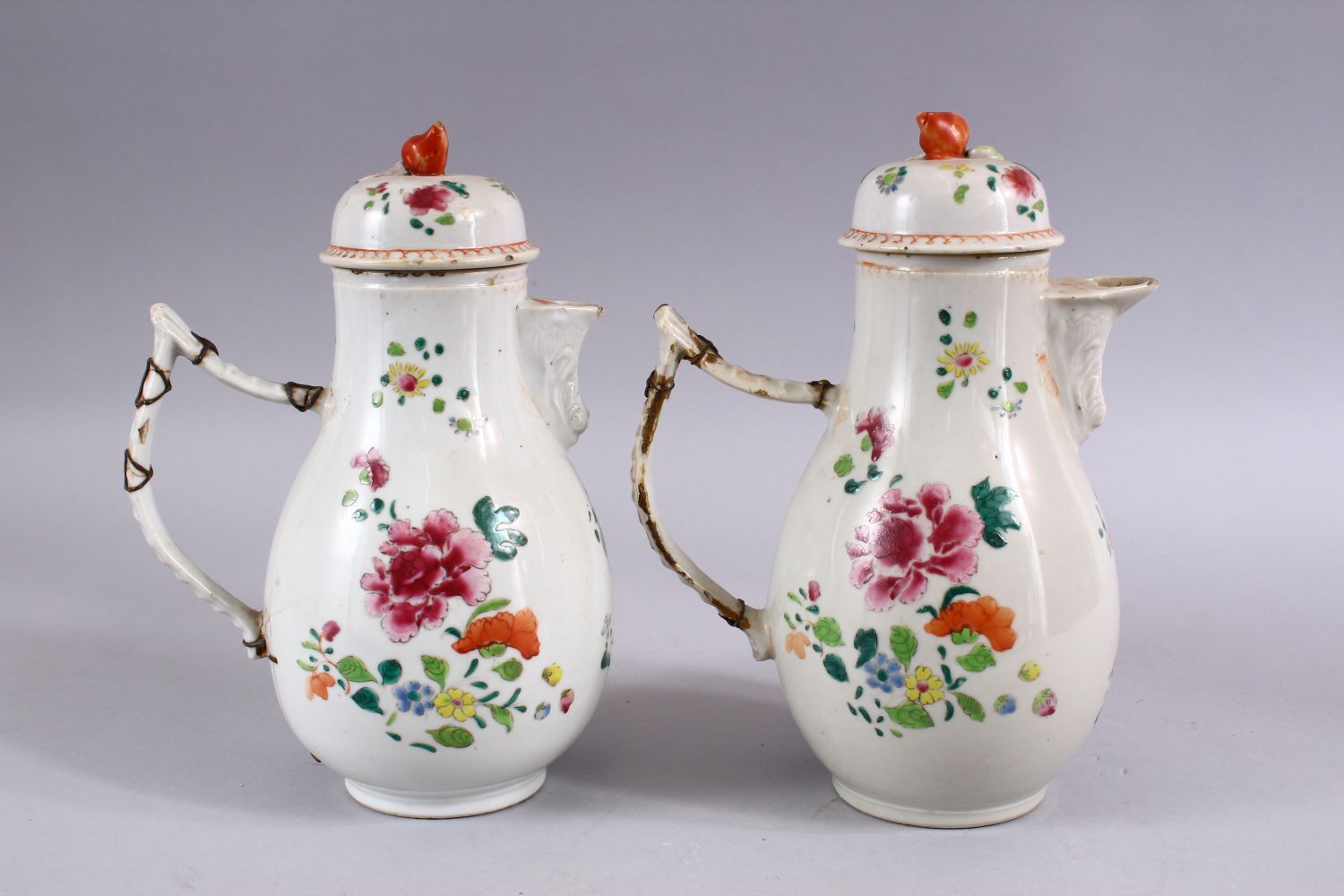 A PAIR OF 18TH CENTURY CHINESE FAMILLE ROSE PORCELAIN COFFEE POTS & COVERS, both decorated with - Image 3 of 5