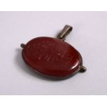 A GOOD ISLAMIC CARVED HARD STONE CALLIGRAPHIC SEAL PENDANT, the stone carved with calligraphy and