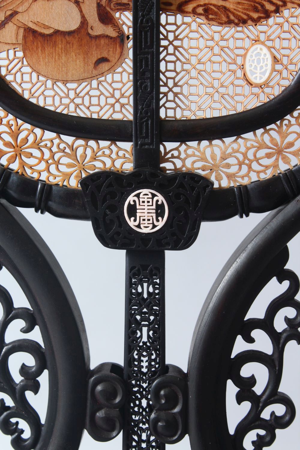 A VERY GOOD CHINESE EBONY, SANDLEWOOD AND IVORY DOUBLE SIDED FAN & STAND, the fan with pierced, - Image 5 of 7