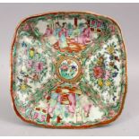 A 19TH CENTURY CHINESE CANTON FAMILLE ROSE PORCELAIN DISH, with panel decoration depicting figures