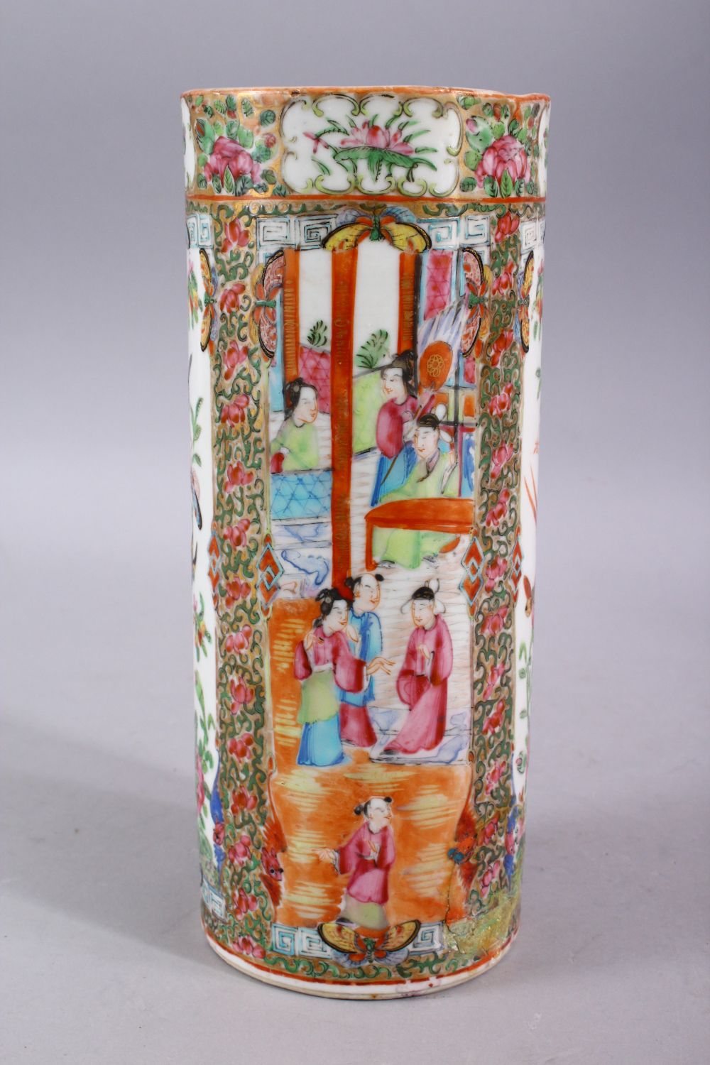 A 19TH / 20TH CENTURY CHINESE FAMILLE ROSE PORCELAIN SLEEVE VASE, decorated in typical canton - Image 3 of 5