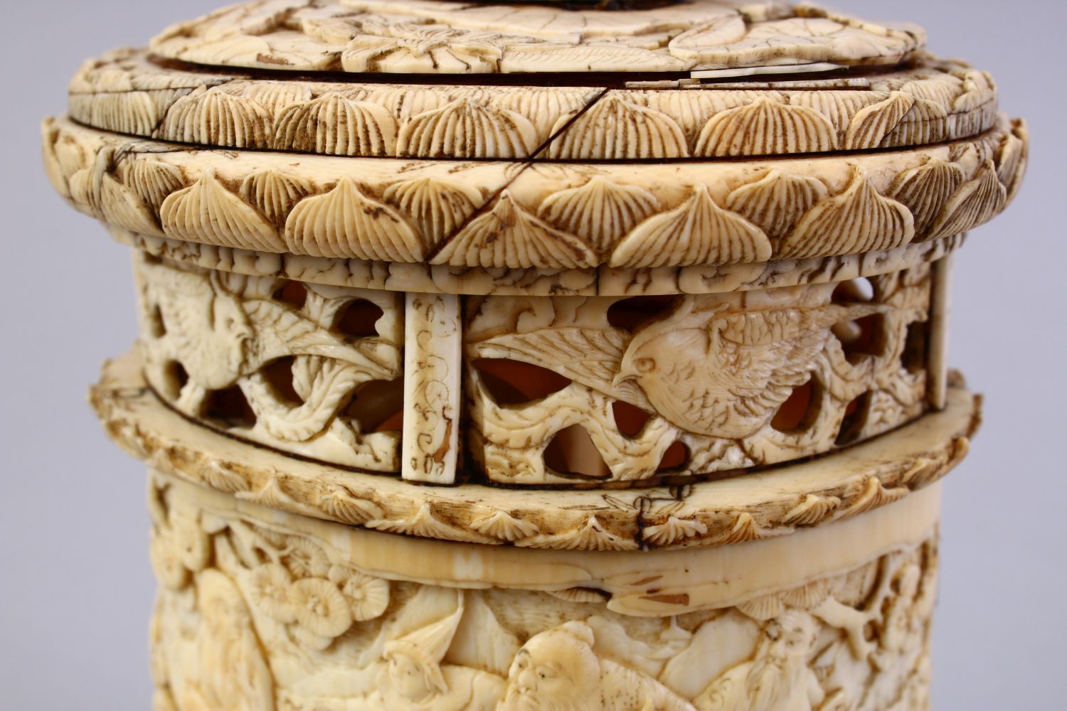A GOOD QUALITY EARLIER 19TH CENTURY CARVED IVORY IMMORTAL SHRINE, carved in relief to depict - Image 7 of 10