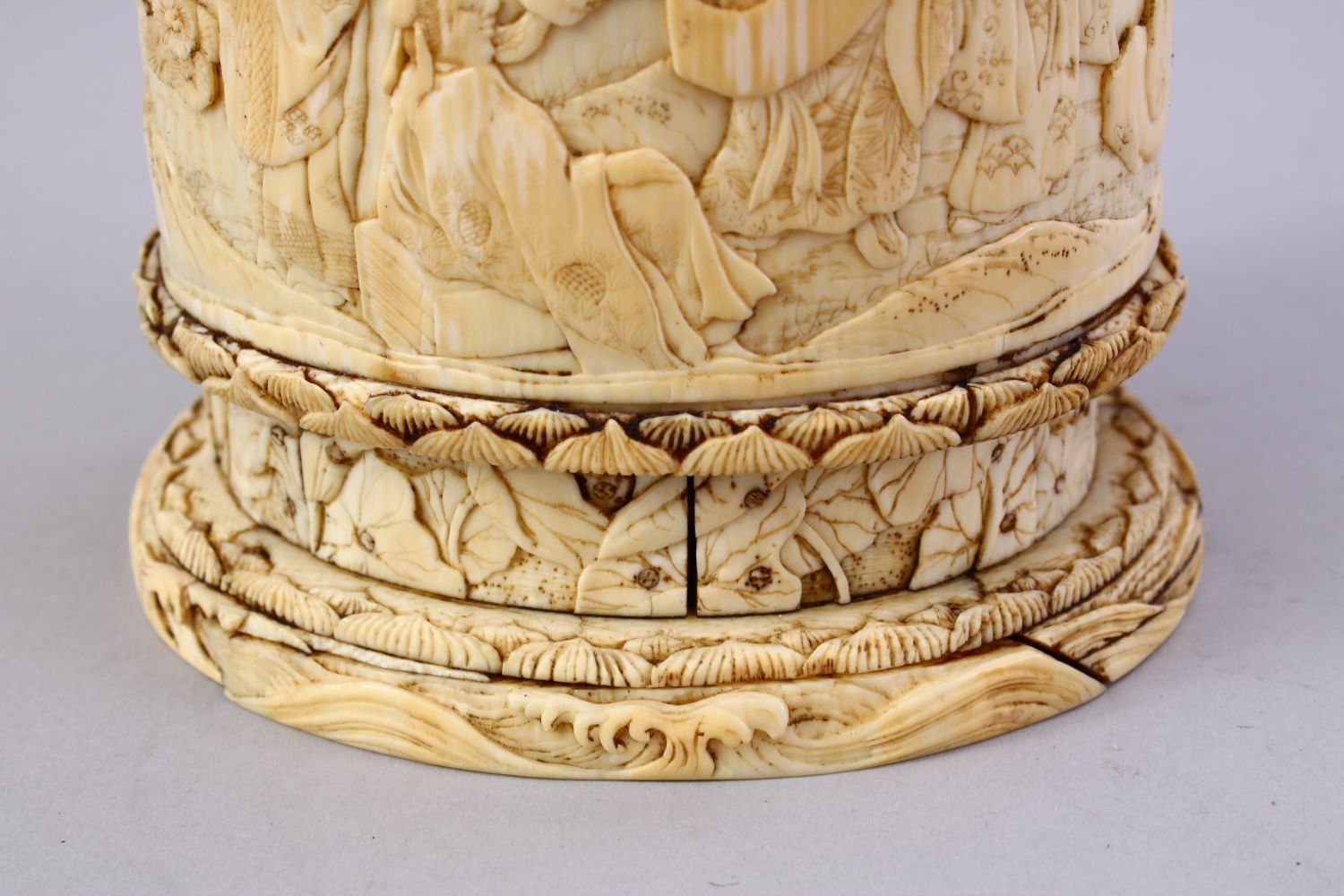 A GOOD QUALITY EARLIER 19TH CENTURY CARVED IVORY IMMORTAL SHRINE, carved in relief to depict - Image 9 of 10