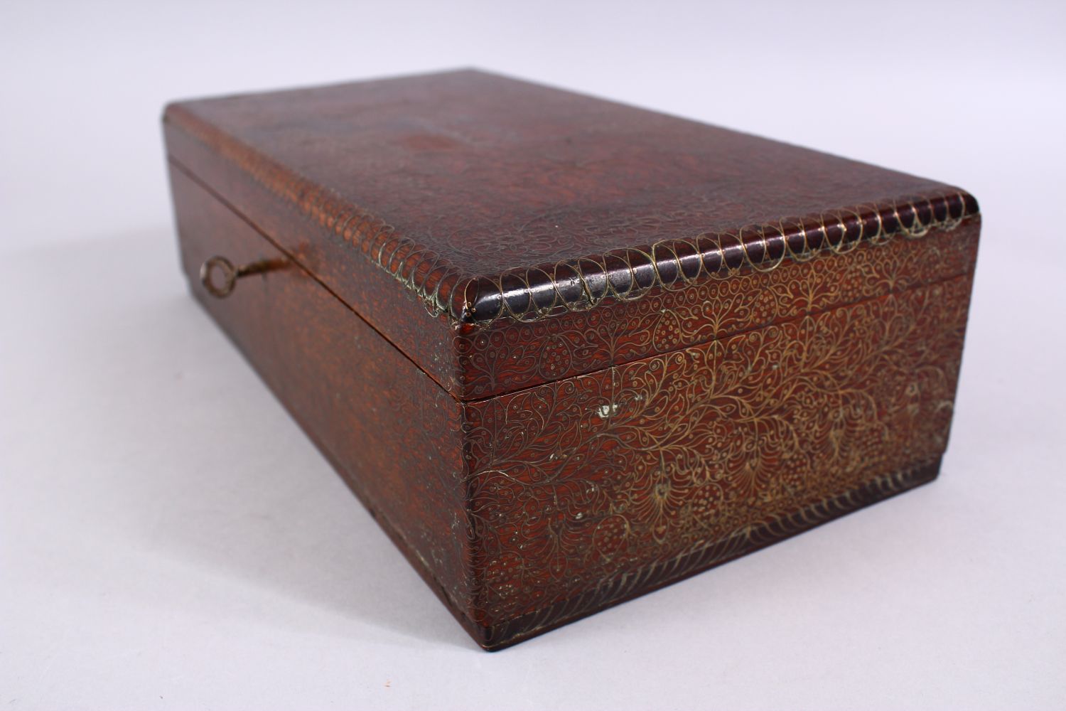 A FINE 19TH CENTURY INDO PERSIAN SILVER AND BRASS INLAID WOODEN BOX, with inlaid formal scroll - Image 6 of 7