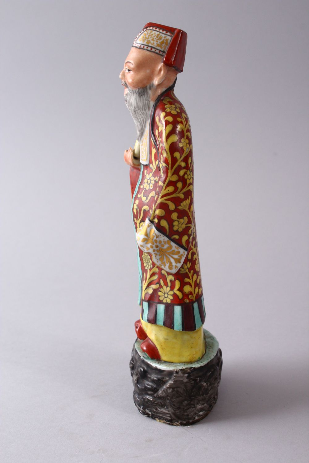 A CHINESE FAMILLE ROSE POTTERY FIGURE OF A SCHOLAR, holding a scroll upon a stylized base, 22cm - Image 4 of 5