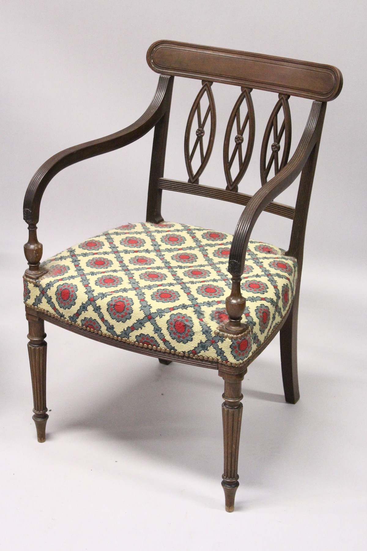 A GOOD PAIR OF REGENCY MAHOGANY ARMCHAIRS, with triple pierced oval splats, reeded arms, padded - Image 2 of 5