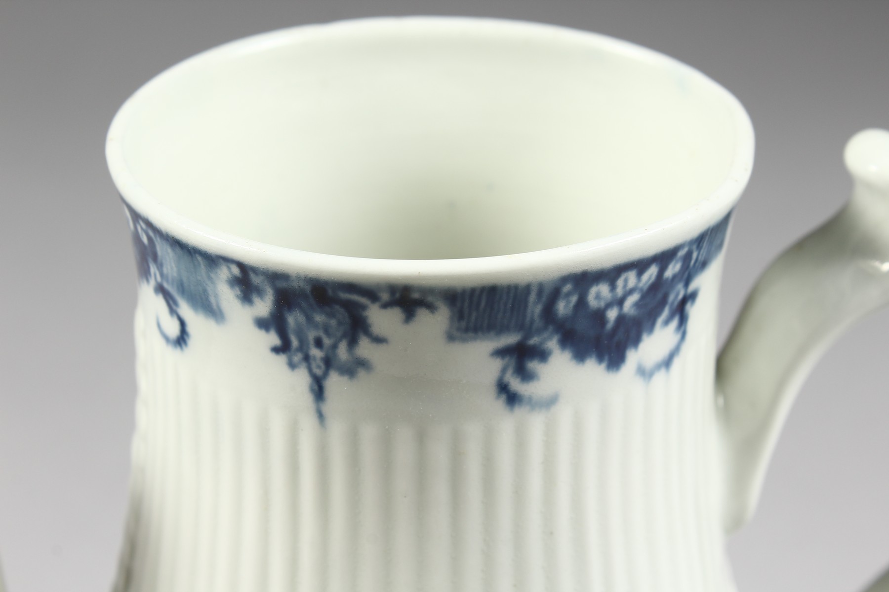 A CAUGHLEY BLUE AND WHITE RIBBED COFFEE POT AND COVER. 9.5ins high. - Image 6 of 8