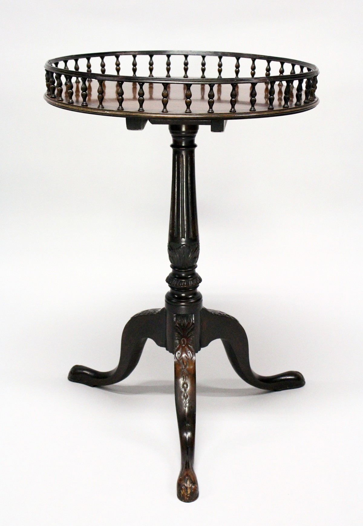 A GOOD GEORGE III CIRCULAR TOP WINE TABLE with pierced gallery, carved column on tripod legs. 2ft