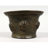 A SMALL 17TH CENTURY BRONZE CIRCULAR MORTAR. 4ins diameter.