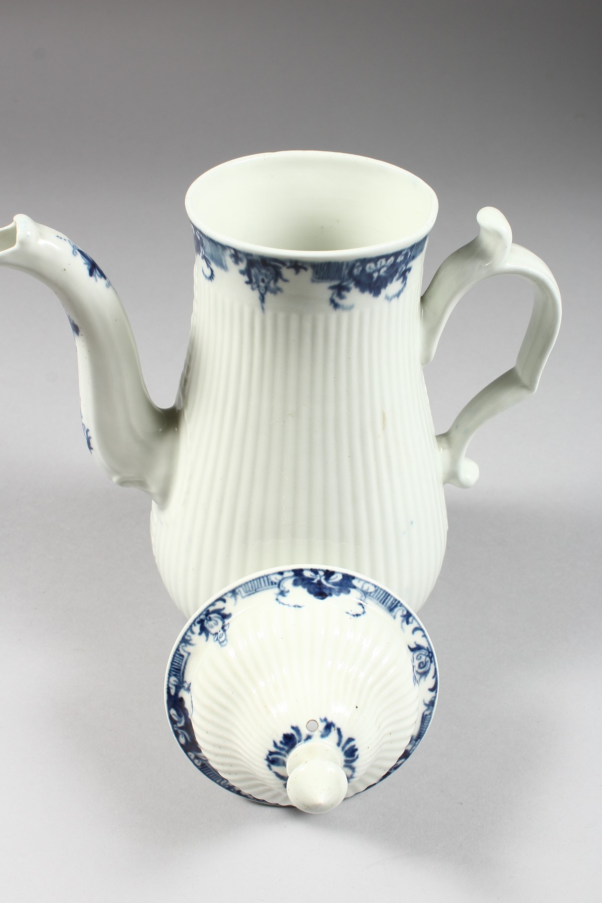 A CAUGHLEY BLUE AND WHITE RIBBED COFFEE POT AND COVER. 9.5ins high. - Image 5 of 8
